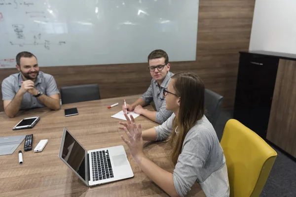 Equipe de negócios de inicialização na reunião — Fotografia de Stock