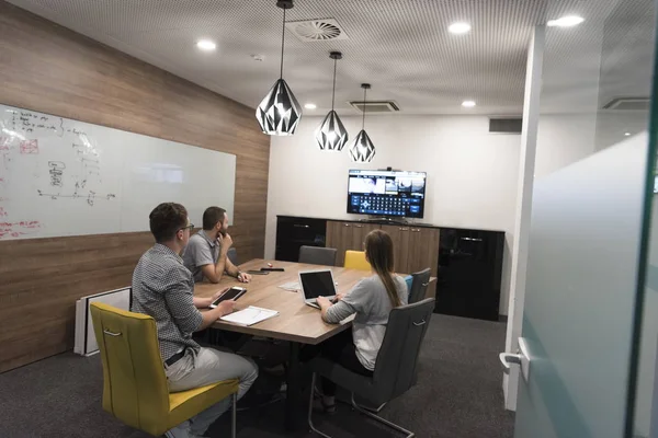 Equipe de negócios de inicialização na reunião — Fotografia de Stock