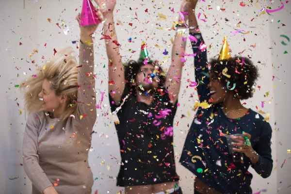 Confetti party happy young people — Stock Photo, Image