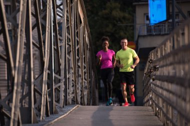 çok ırklı kaç şehirde koşu