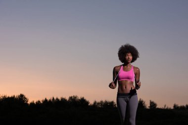 doğa genç Afro-Amerikan kadın