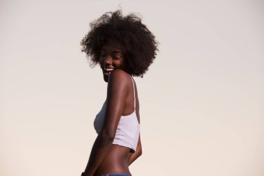 doğa genç siyah kadın