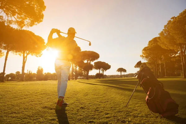 Golf player hitting shot with club — Stock Photo, Image