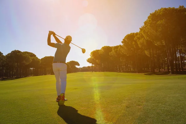 Pro golf spelare sköt bollen — Stockfoto