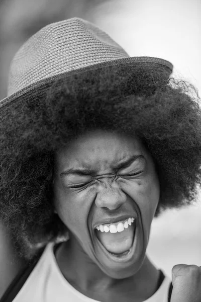 Beautiful young african american woman — Stock Photo, Image