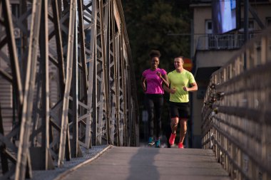 çok ırklı kaç şehirde koşu