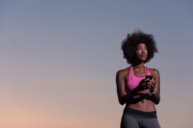 doğa genç Afro-Amerikan kadın