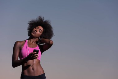 doğa genç Afro-Amerikan kadın