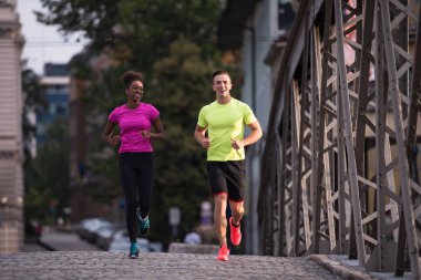 çok ırklı kaç şehirde koşu