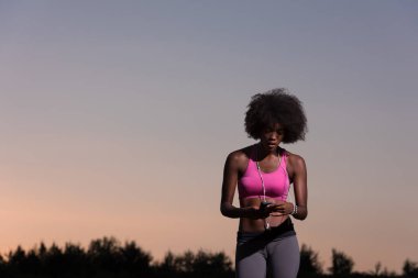 doğa genç Afro-Amerikan kadın