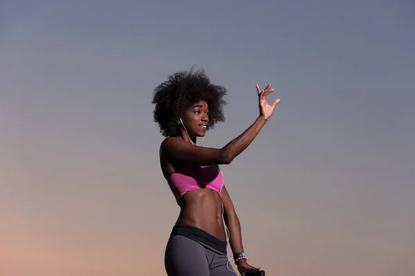 Young black girl dances outdoors — Stock Photo, Image