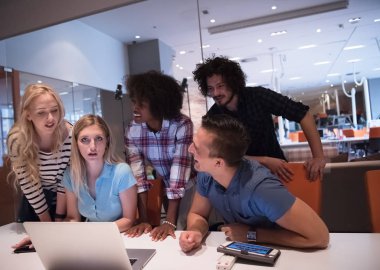 Çok ırklı bir girişim ekibi toplandı