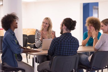 Çok ırklı bir girişim ekibi toplandı