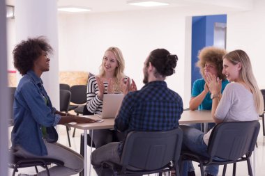 Çok ırklı bir girişim ekibi toplandı