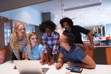 Çok ırklı bir girişim ekibi toplandı