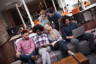 Çok ırklı bir girişim ekibi toplandı