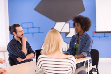 Çok ırklı bir girişim ekibi toplandı