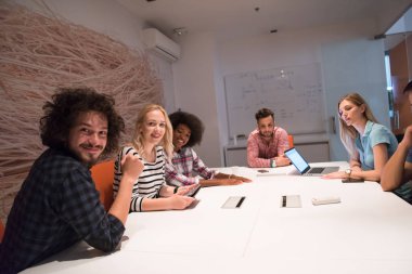 Çok ırklı bir girişim ekibi toplandı