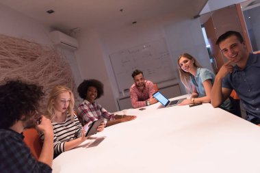 Çok ırklı bir girişim ekibi toplandı