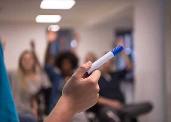 Primer plano de la mano del profesor con marcador —  Fotos de Stock