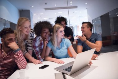 Çok ırklı bir girişim ekibi toplandı