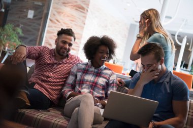 Çok ırklı bir girişim ekibi toplandı