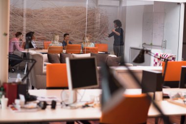 Çok ırklı bir girişim ekibi toplandı