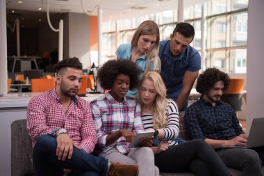 Çok ırklı bir girişim ekibi toplandı