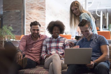 Çok ırklı bir girişim ekibi toplandı