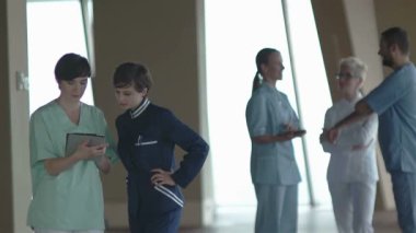 Grup Hastanesi'nde sağlık personeli
