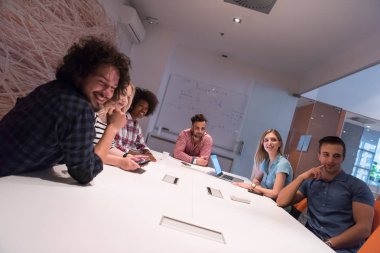 Çok ırklı bir girişim ekibi toplandı