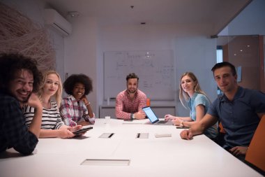 Çok ırklı bir girişim ekibi toplandı