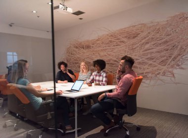 Çok ırklı bir girişim ekibi toplandı