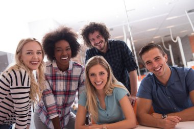 Çok ırklı bir girişim ekibi toplandı