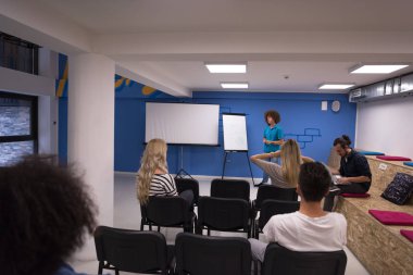 Hoparlör seminer kurumsal iş toplantı kavramı