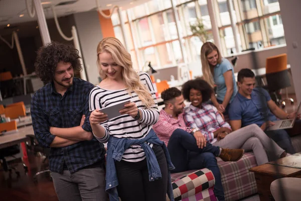 Multiethnische Start-up-Business-Team auf Treffen zwei vor der — Stockfoto