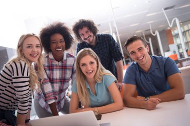 Çok ırklı bir girişim ekibi toplandı