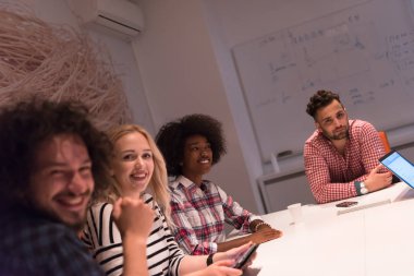 Çok ırklı bir girişim ekibi toplandı