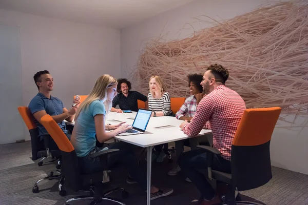 Equipo empresarial multiétnico de startups en la reunión — Foto de Stock