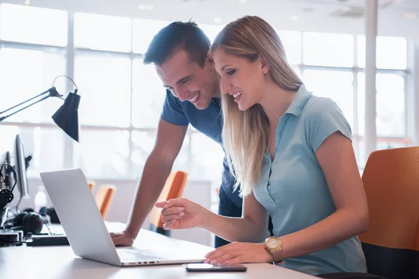 Young people employee workers with computer — Stock Photo, Image