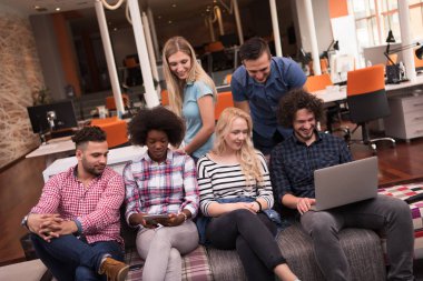 Çok ırklı bir girişim ekibi toplandı