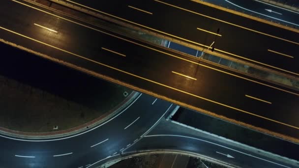 Вид с воздуха на пустое шоссе — стоковое видео