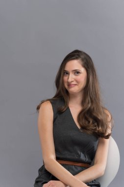 güzel genç esmer kadın