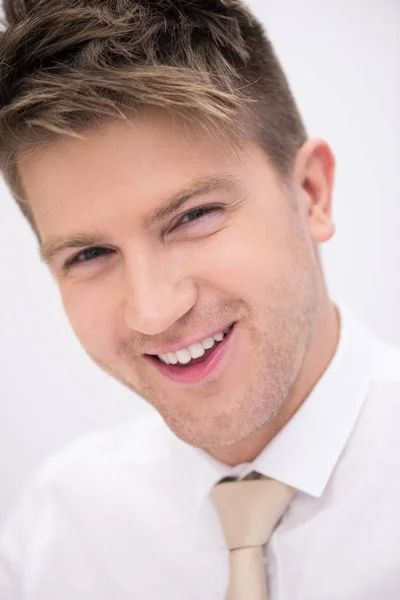 Retrato de un joven guapo —  Fotos de Stock