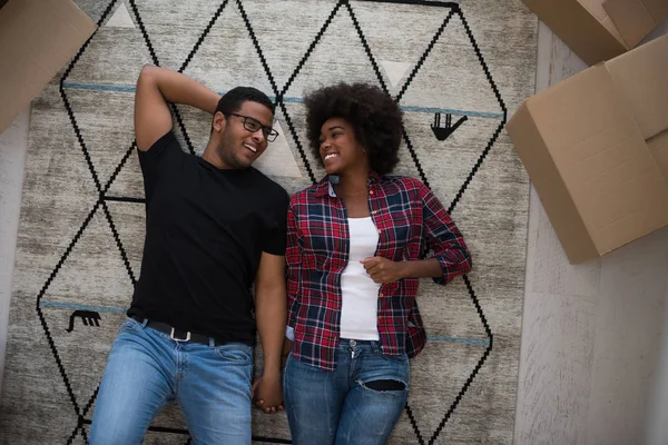 Vue du dessus de attrayant jeune couple afro-américain — Photo