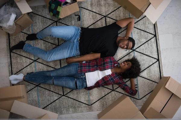 Vue du dessus de attrayant jeune couple afro-américain — Photo