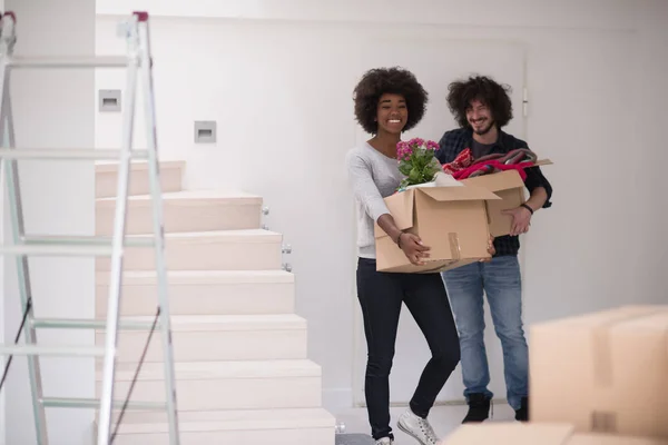 Multiethnic couple moving into a new home — Stock Photo, Image