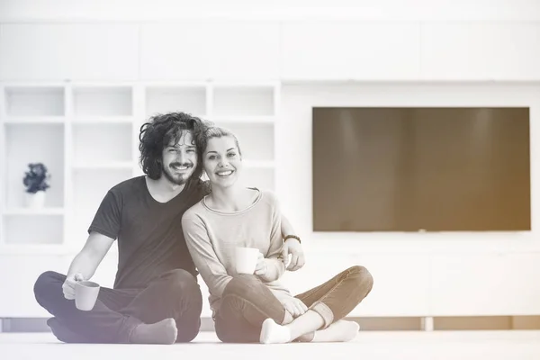 Young couple in their new home — Stock Photo, Image