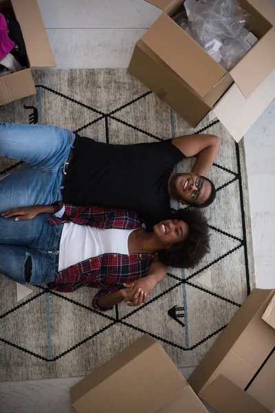Vue du dessus de attrayant jeune couple afro-américain — Photo