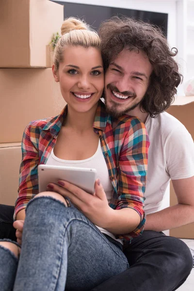 Ontspannen in het nieuwe huis — Stockfoto